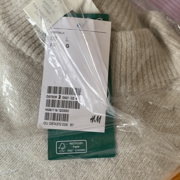 Ladies Sweater. From. HM - Picture 4 of 4